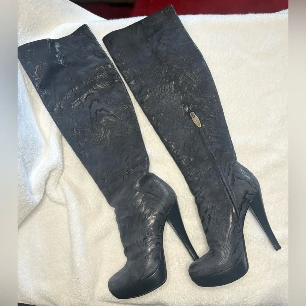 GUC LORIBLU- Over the Knee Suede Blue Heeled Boots. Size 36